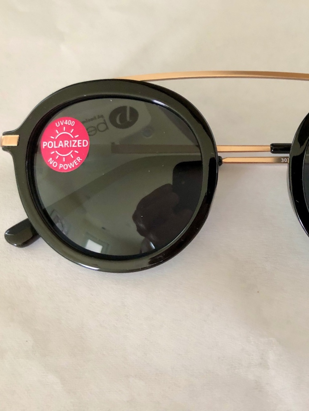 NEW Peepers Round Black Polarized Sunglasses